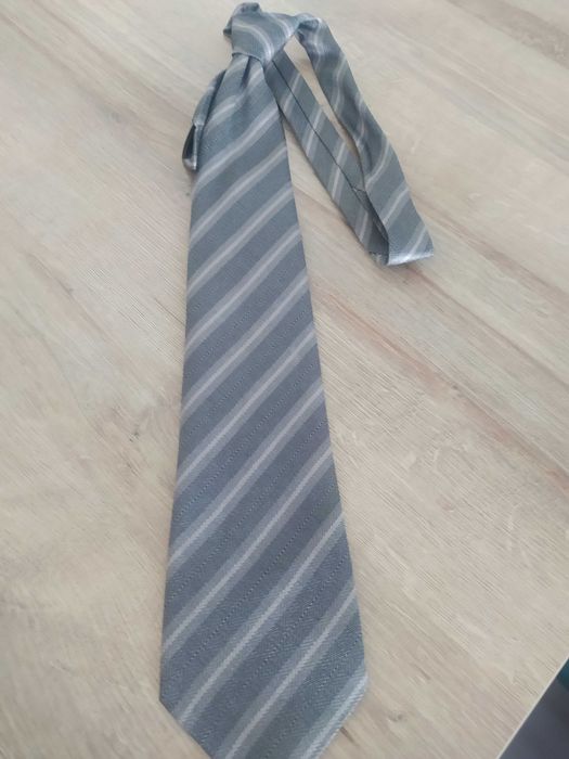 Brązowy krawat męski