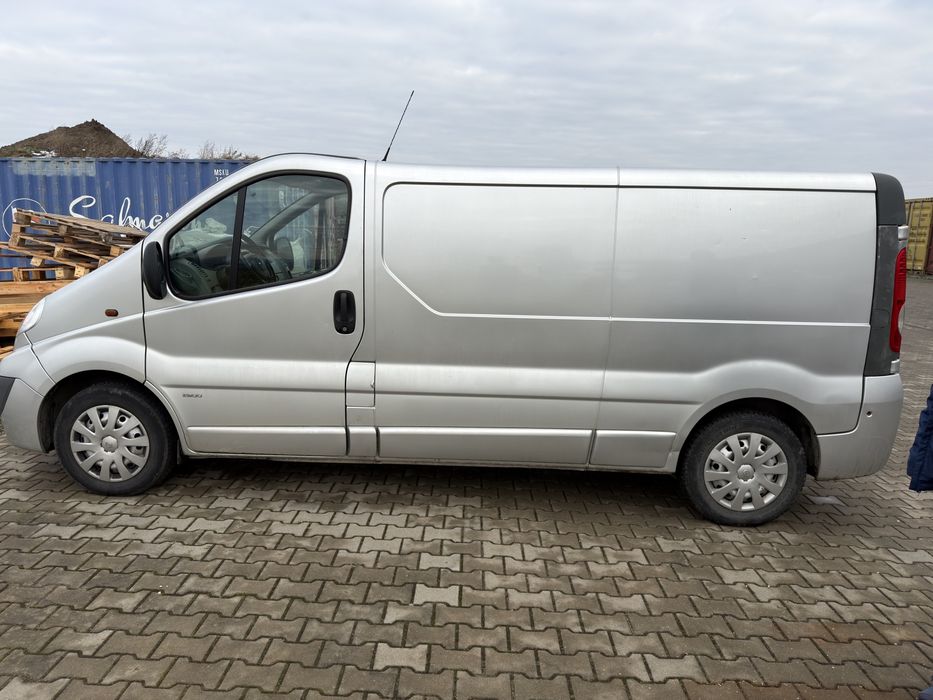 Opel Vivaro L2H1 2.0 CDTI 2011
