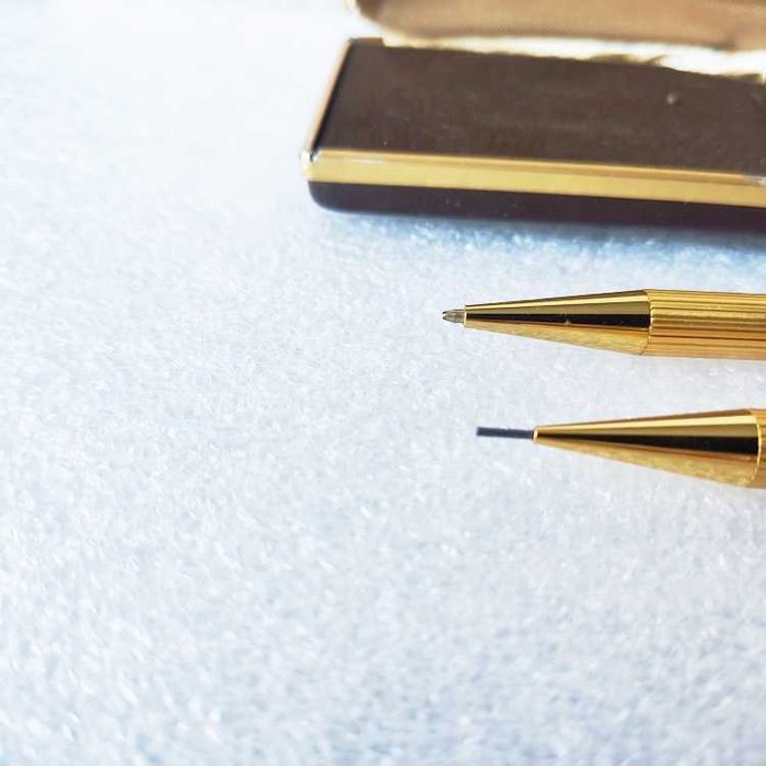 Estojo com Caneta e Lapiseira em dourado da marca Kanoe