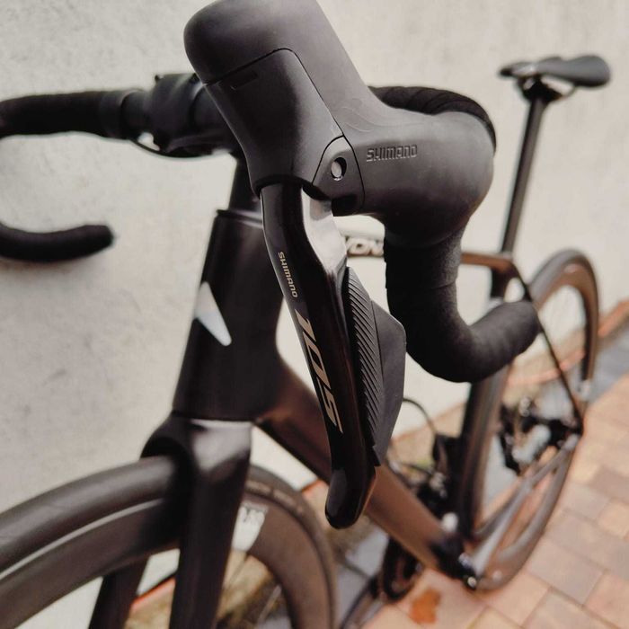 Rower szosowy AVONA Velum - jak nowy 105 di2, koła carbon, trek madone