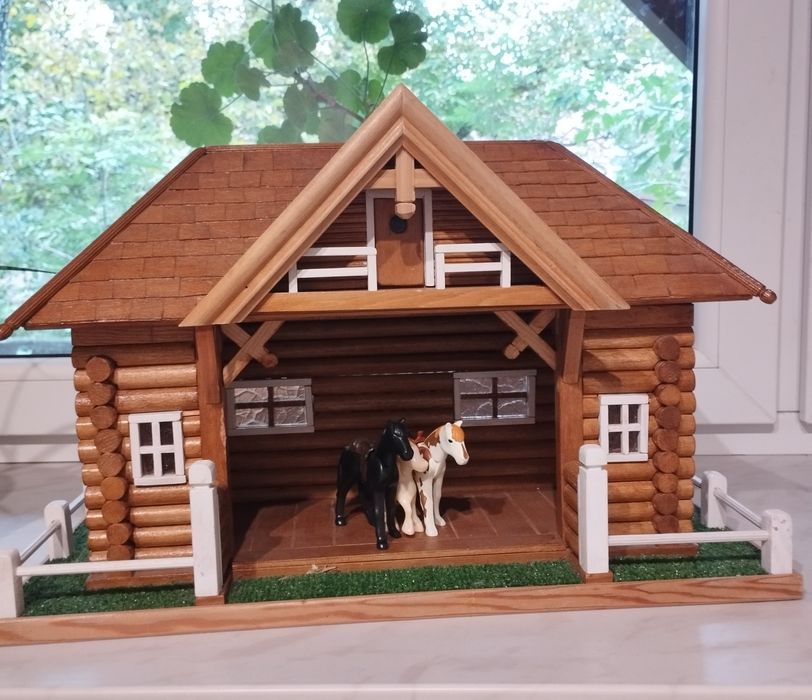Domek dla lalek ręcznie robiony solidny