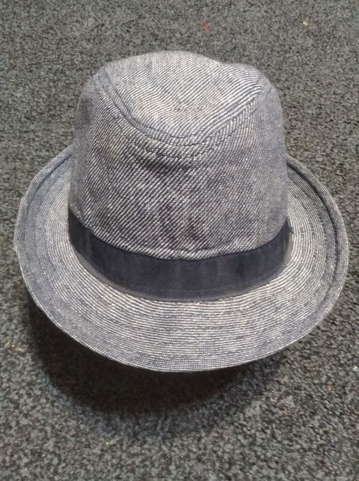 шляпи та шапки .