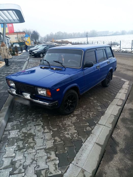 Машина автомобиль легковой
