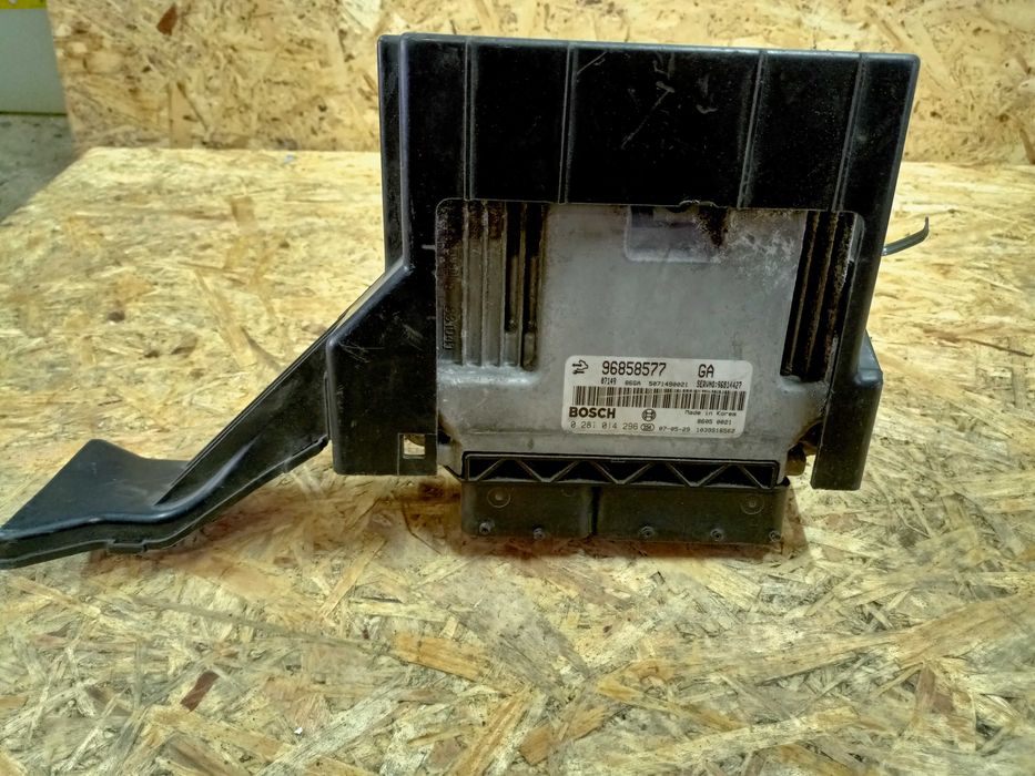 Chevrolet Captiva ECU Bosch sterownik silnika 2.0 CDTI demontaż