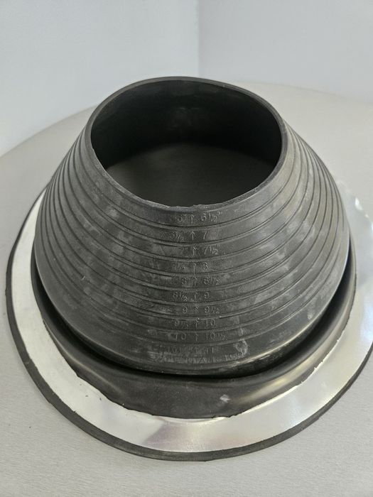 Герметичний прохід для дахових вентиляцій та інших інженерних робіт