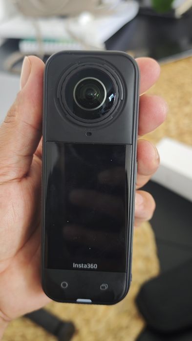 Com assessorios que não vem quando compra na loja, está na garantia Câmara Insta360 X5 8K – Sensores 1/1.28" Impecável + Acessórios