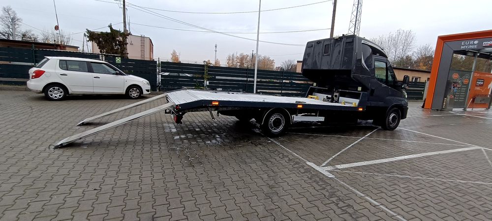 Zabudowa panelowa autolaweta Iveco