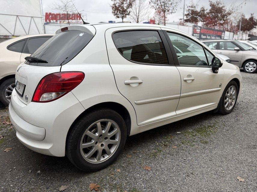 Продам Peugot 207 1.6 дизель 2010