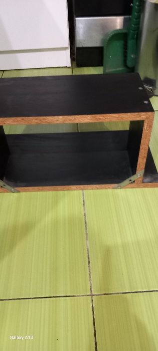 Czarna półeczką do powieszenia PRL