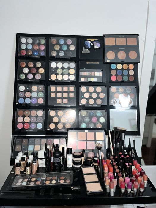 Expositor de maquilhagem