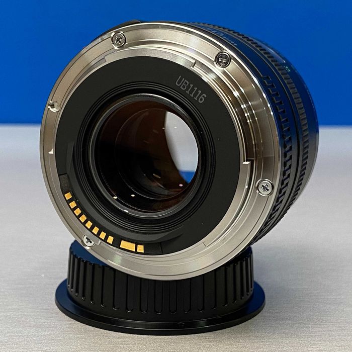 Canon EF 50mm f/2.5 Compact-Macro