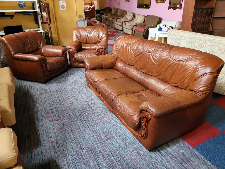 Sofás individuais em pele - Valor unitário - Bom estado geral