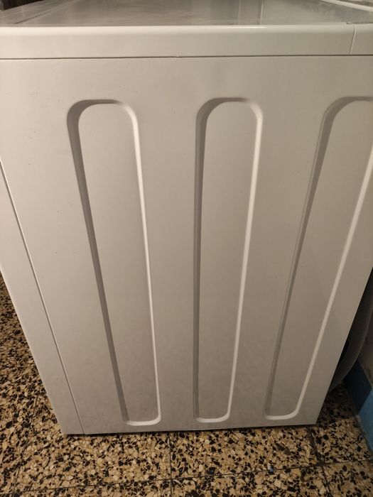 Máquina de lavar e secar roupa
