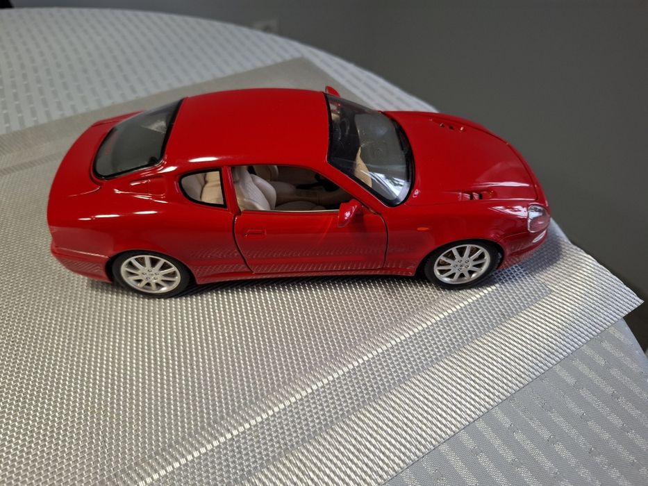 Bburago maserati 3200 Gt skala 1:18
