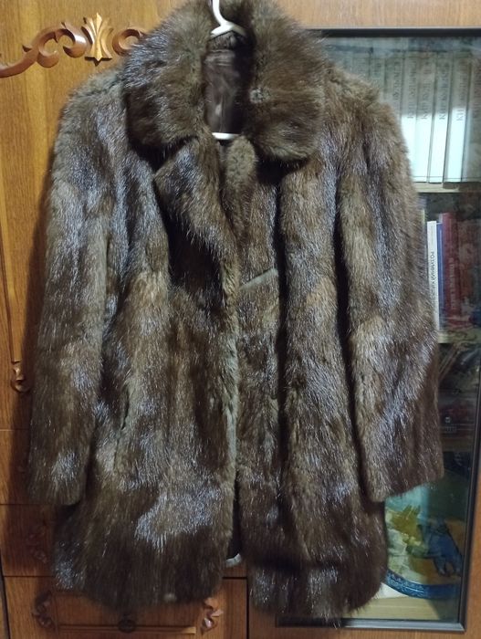 Продам полушубок из натурального меха.