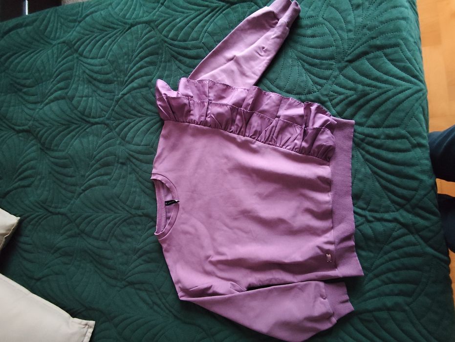 Bluza dziewczęca z ozdobną falbaną r 146