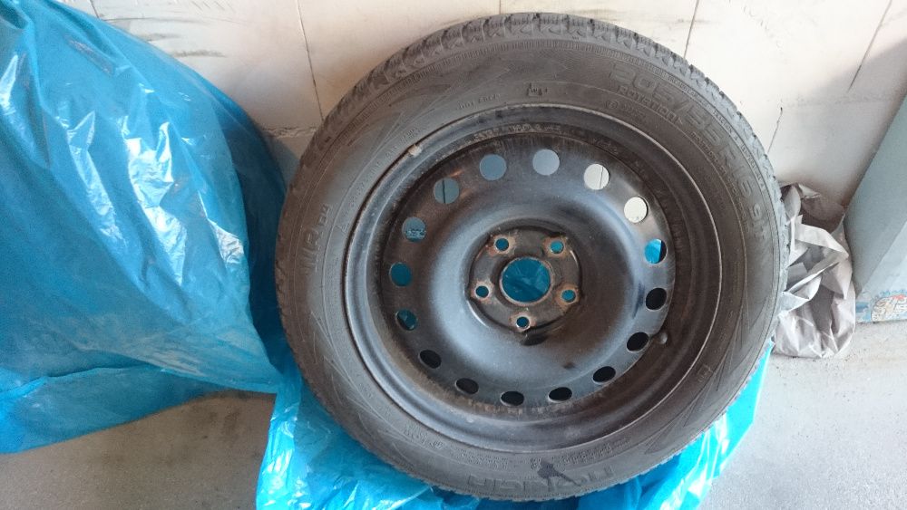 Felgi stalowe 16" i opony zimowe nokian 205/55/16 toyota