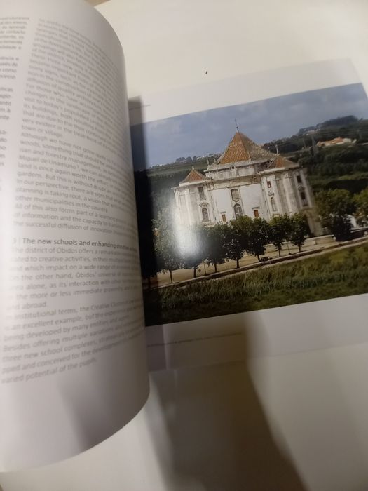 Grande Livro álbum sobre as escolas de Óbidos arquitetura