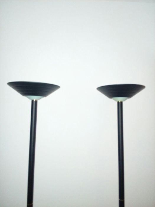 Lampy z regulacją oświetlenia podłogowe