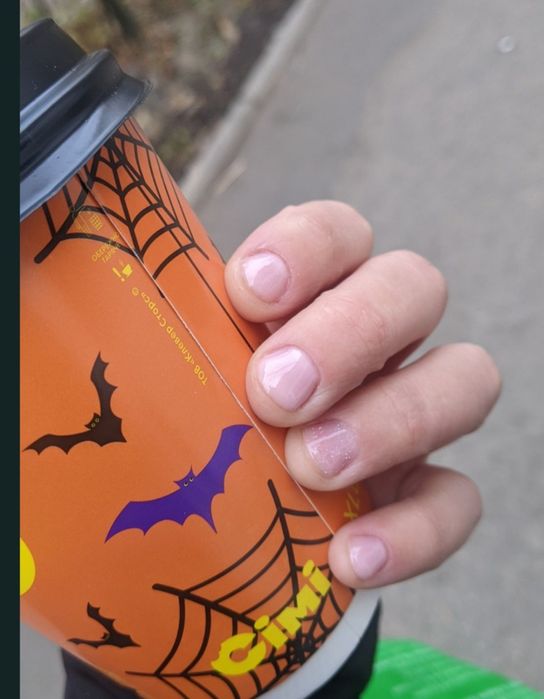 Покриття нігтів гелем+ гель лак ,стаж в медицині 10 років маю