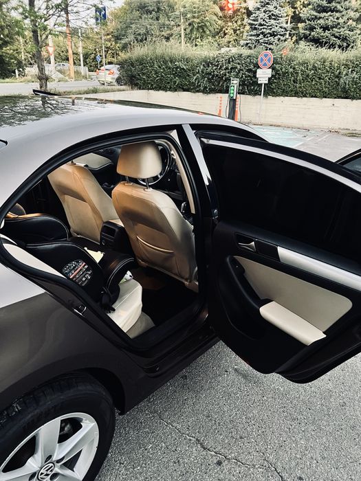 Volkswagen Jetta 2012 2.0TDI, в хорошем состоянии