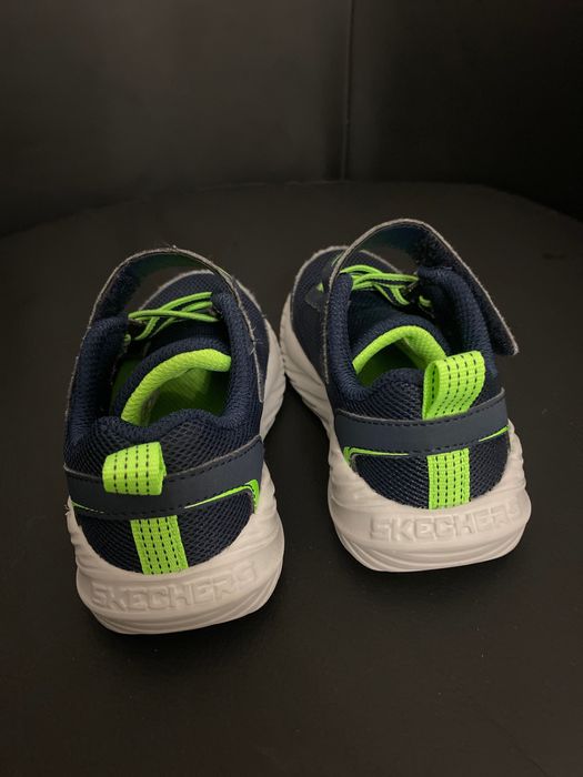 Ténis skechers criança ótimo estado