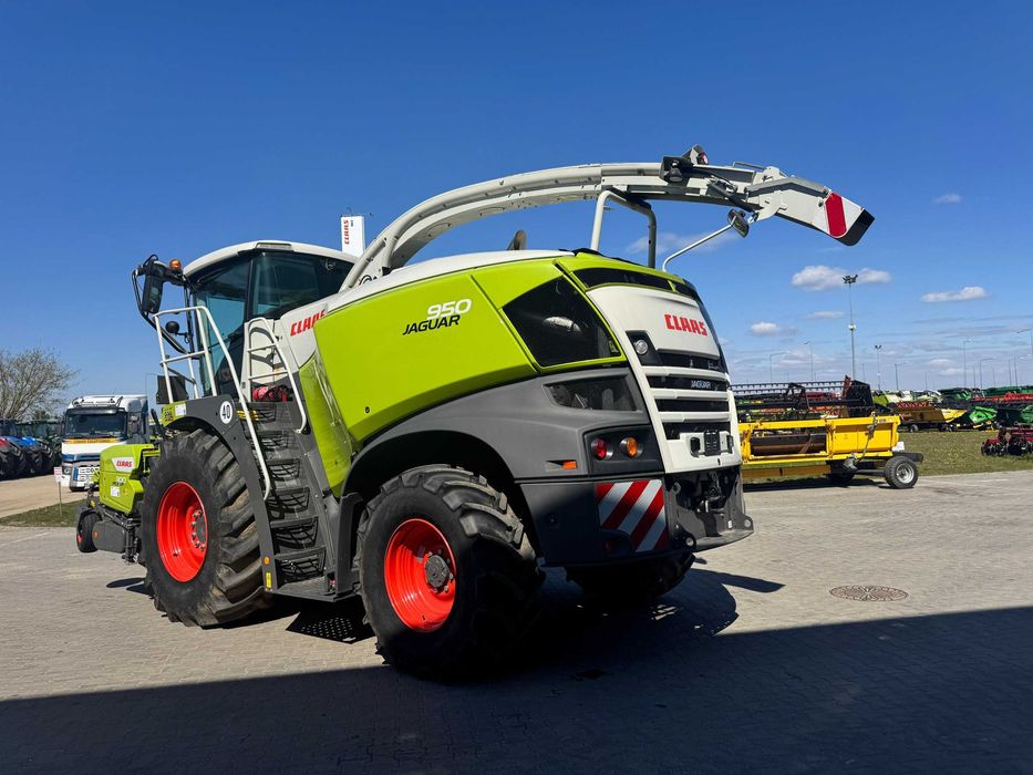 Кормозбиральний комбайн CLAAS Jaguar 950 2022 рік, 1131/702 мото/год