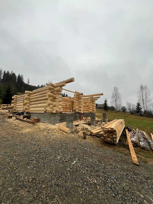 Будиночки в Микуличині — дикий зруб