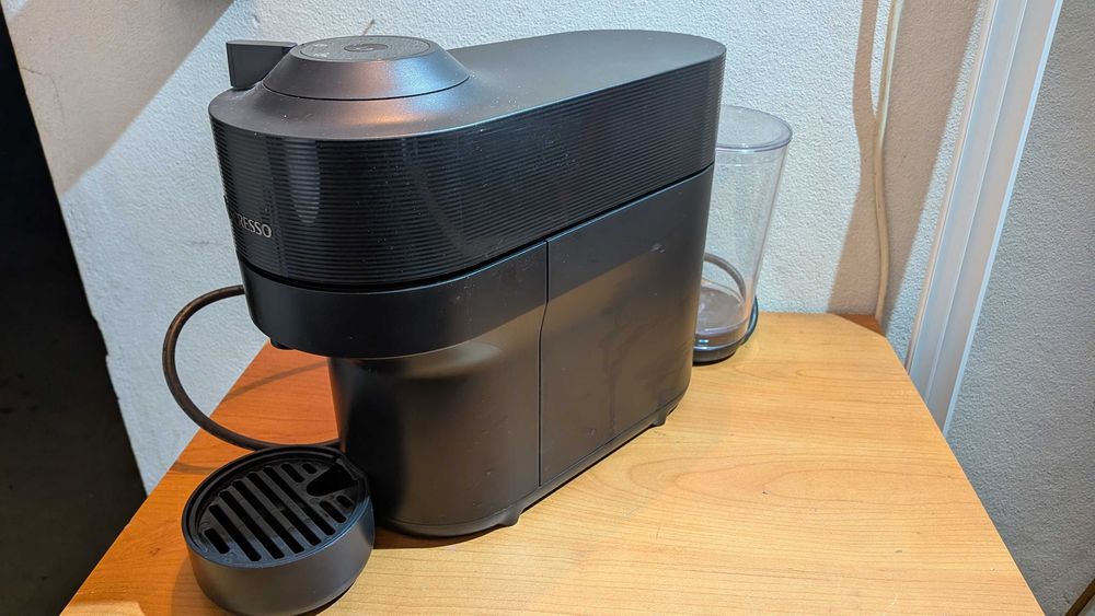 Maquina de Cafe Nespresso Vertuo Pop Preta