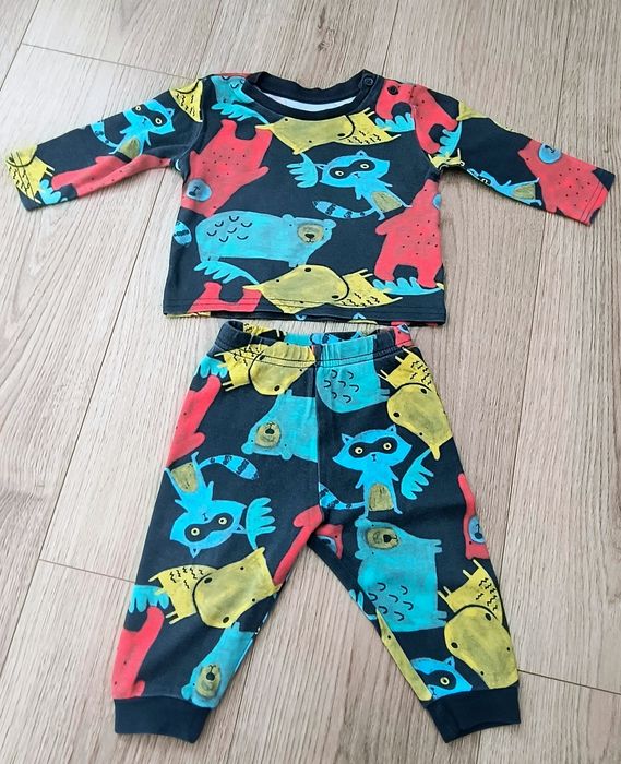 Niemowlęca piżamka marki Primark rozmiar 68-74 cm