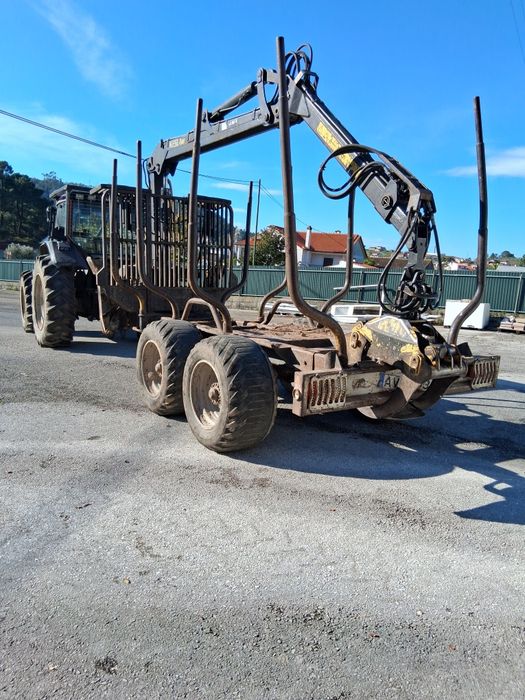 Tractor valtra com grua