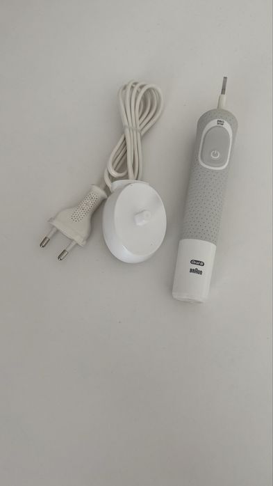 Електрична щітка Braun Oral-B