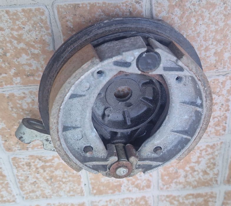 Jantes em alumínio para Peugeot 103. O preço é negociável.