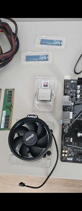 PC Gaming, RX 9060 XT 16 GB