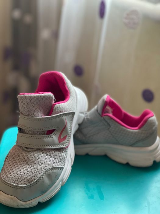 Кросівки весна  літо