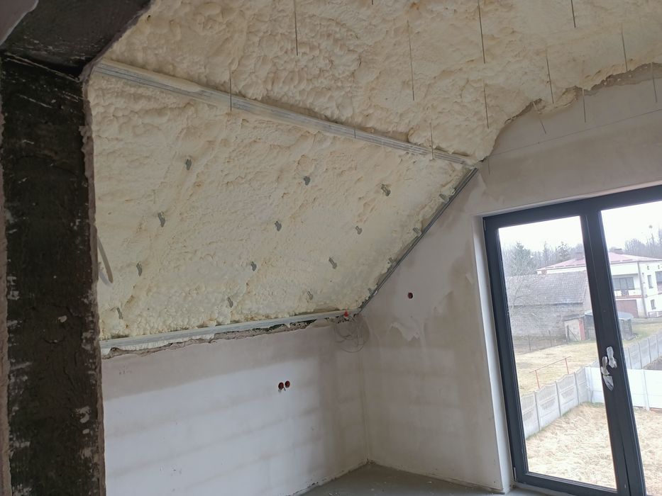 Piana Pur ocieplenie poddasza izolacja pianką RATY , ocieplanie pianą