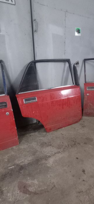Продам праву сторону дверей до ваз 2105,07.
