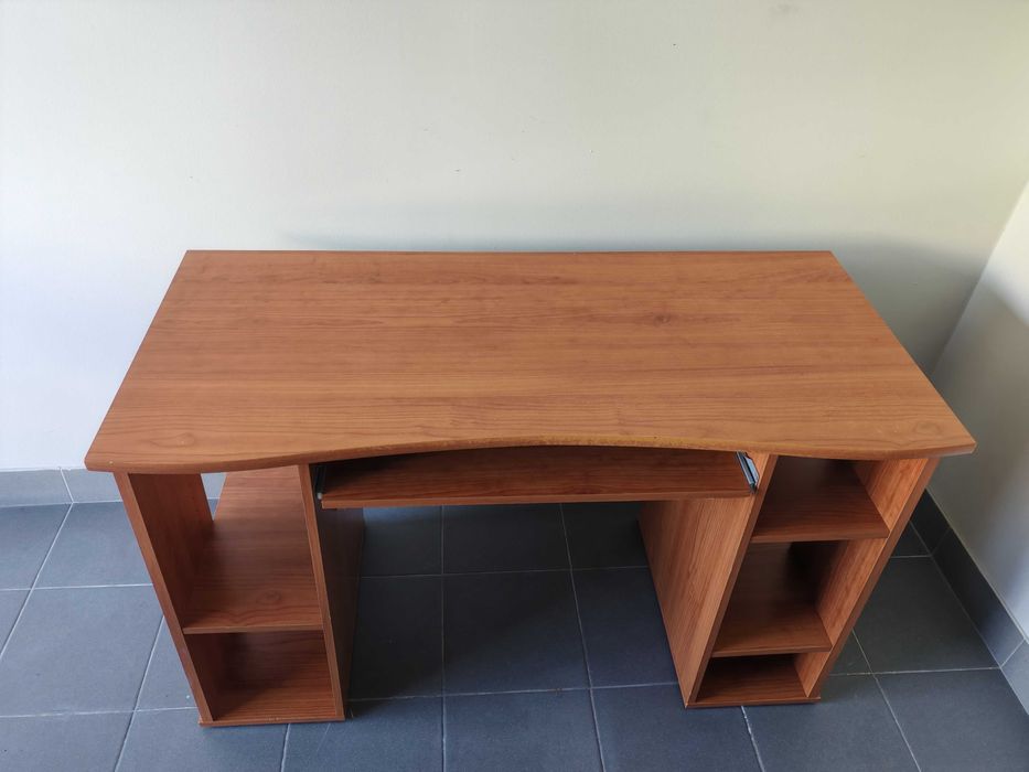 Secretária de Computador com Prateleiras | 130x76x55 cm