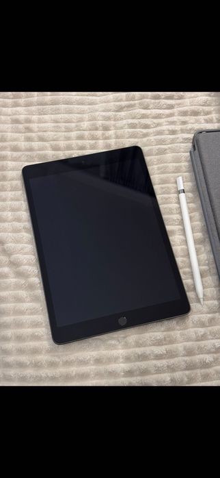iPad 256gb 10.2’ + klawiatura Logitech Combo Touch + Apple Pencil