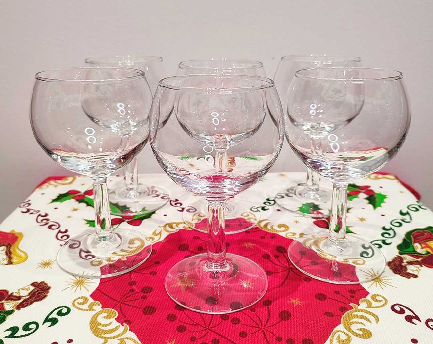 6 copos de vinho