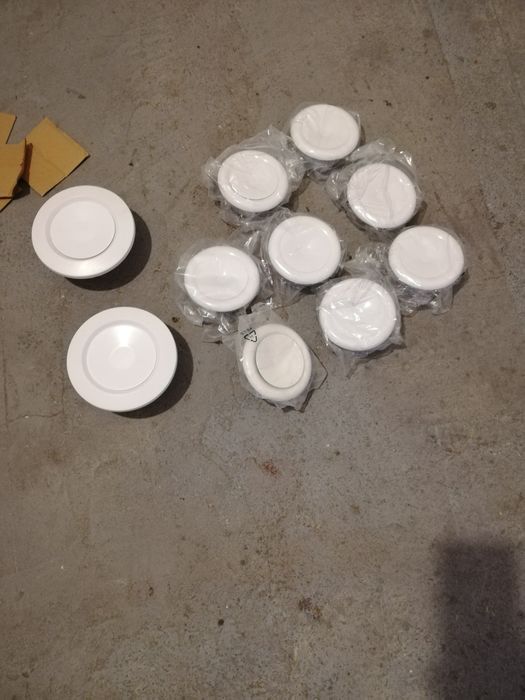 Anemostat 9  sztuk 80 + 2 sztuki 100