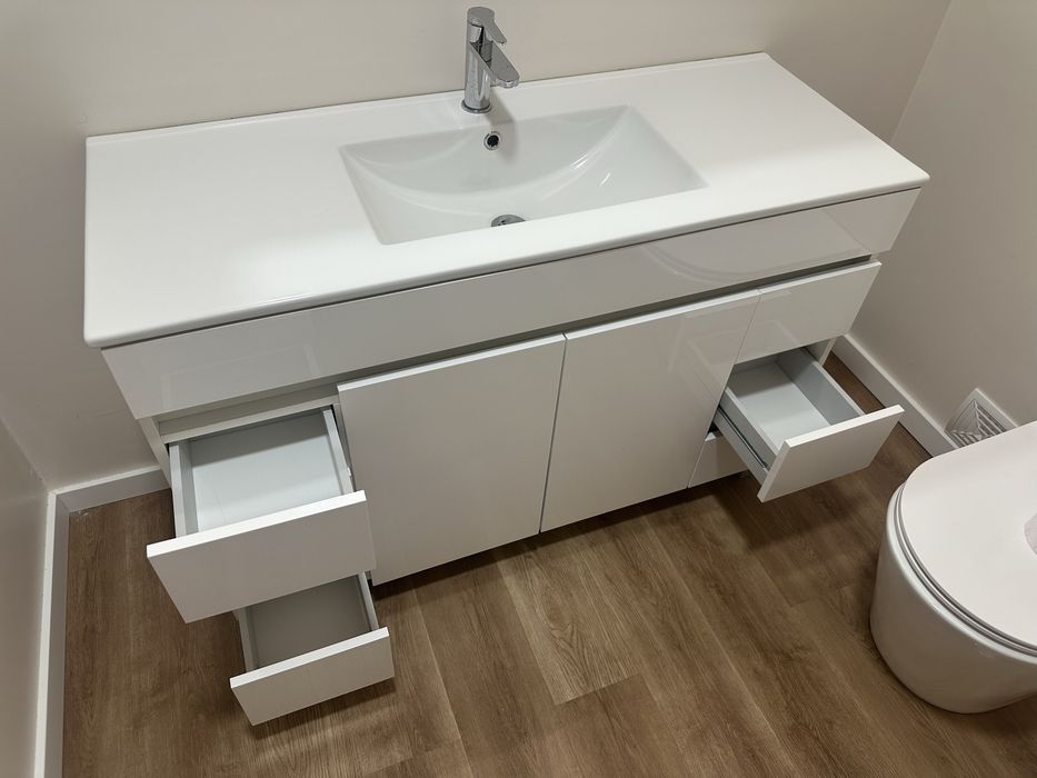 Móvel de Casa de Banho Moderno com Lavatório – 121,5x47x83 cm