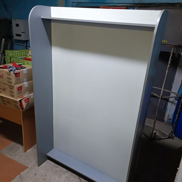 Полка, вешалка под тремпеля, полка для вещей.