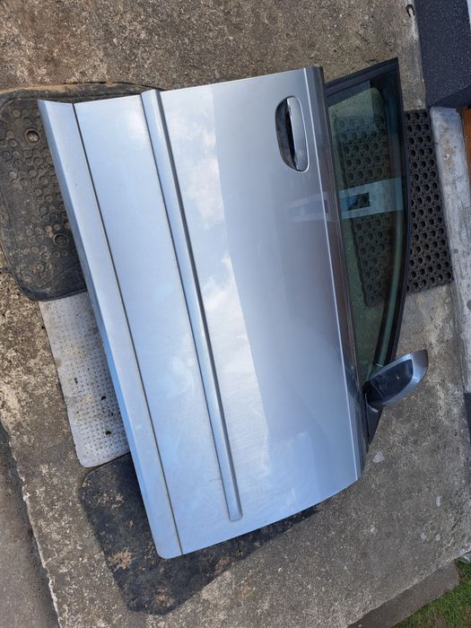 Audi a4 b6 drzwi prawy przód prawe ly7g ładne