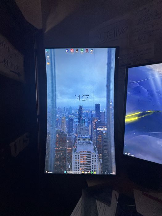 Monitores AOC 24G1WG4 144 Hz e AOC 32G2WG8 240 Hz à venda