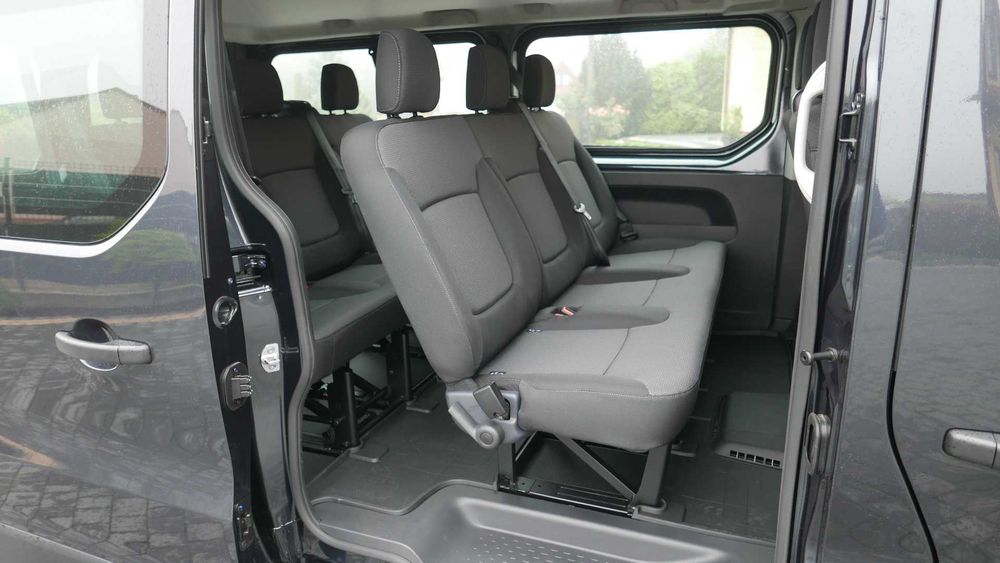 Wynajem busa 9 osob, wypożyczenie Renault Trafic wesela,imprezy