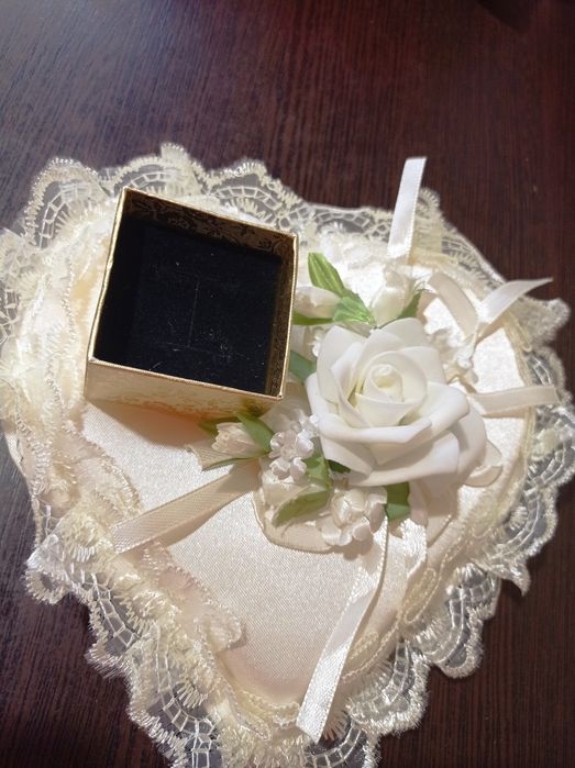 Подушка для обручальных колец