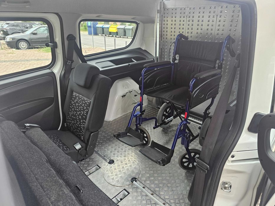 COMBO 1.6 D Com Rampa Para Cadeira Rodas / Mobilidade Reduzida