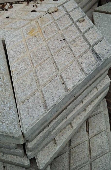 Lotes de materiais cerâmicos diversos