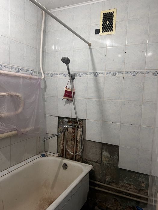 Продам 3 х кімн квартиру   ( СЕРТИФІКАТ ) , ЦЕНТР,вул. Небесної Сотні ( 2 поверх)